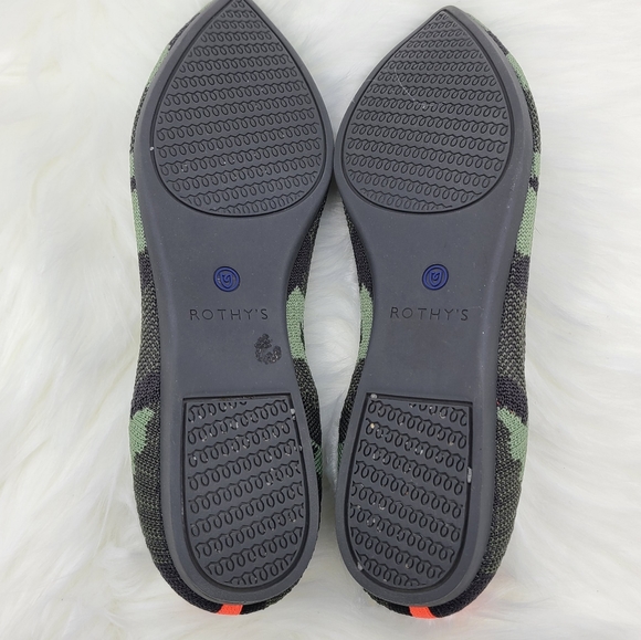 Rothys Olive Camo blue halo points - Picture 8 of 8